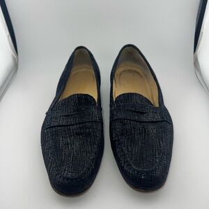 Elegant Black Textured Loafers for Women